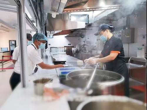 全市考點都有我們的人 市場監管護考從食堂餐飲抓起